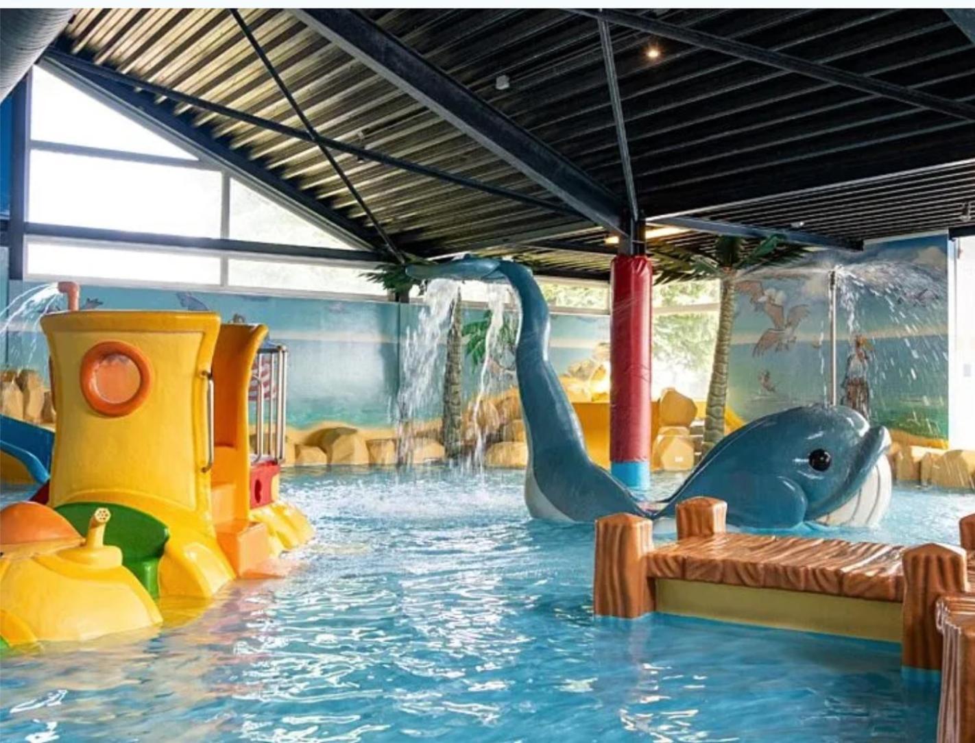 Ruime 5-Persoons Chalet Aan Het Bergumermeer Suameer ภายนอก รูปภาพ
