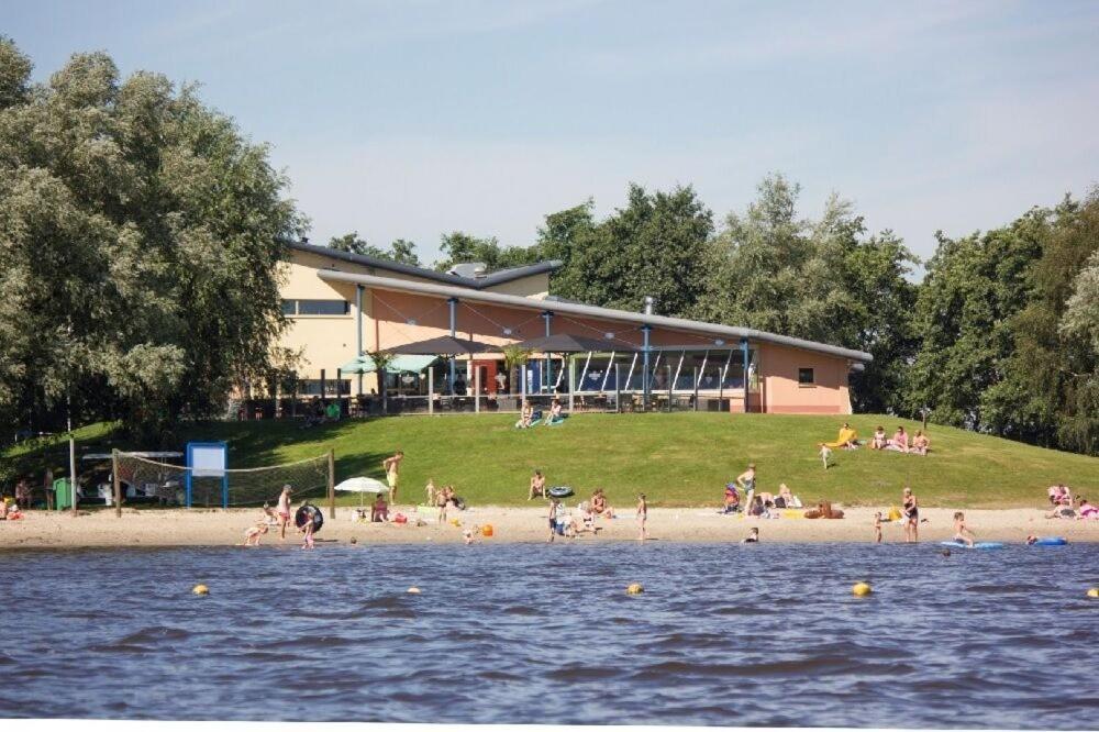 Ruime 5-Persoons Chalet Aan Het Bergumermeer Suameer ภายนอก รูปภาพ