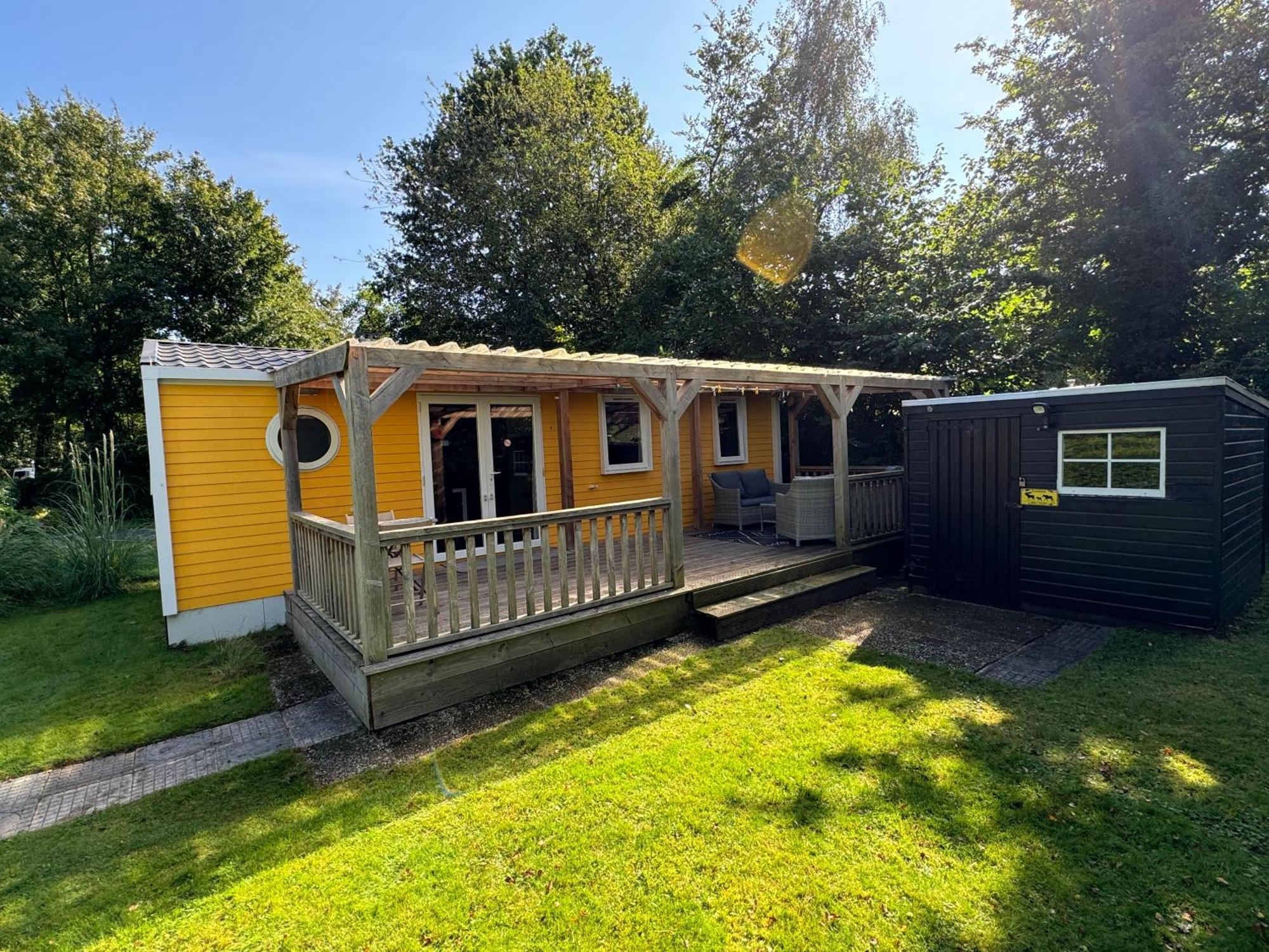 Ruime 5-Persoons Chalet Aan Het Bergumermeer Suameer ภายนอก รูปภาพ