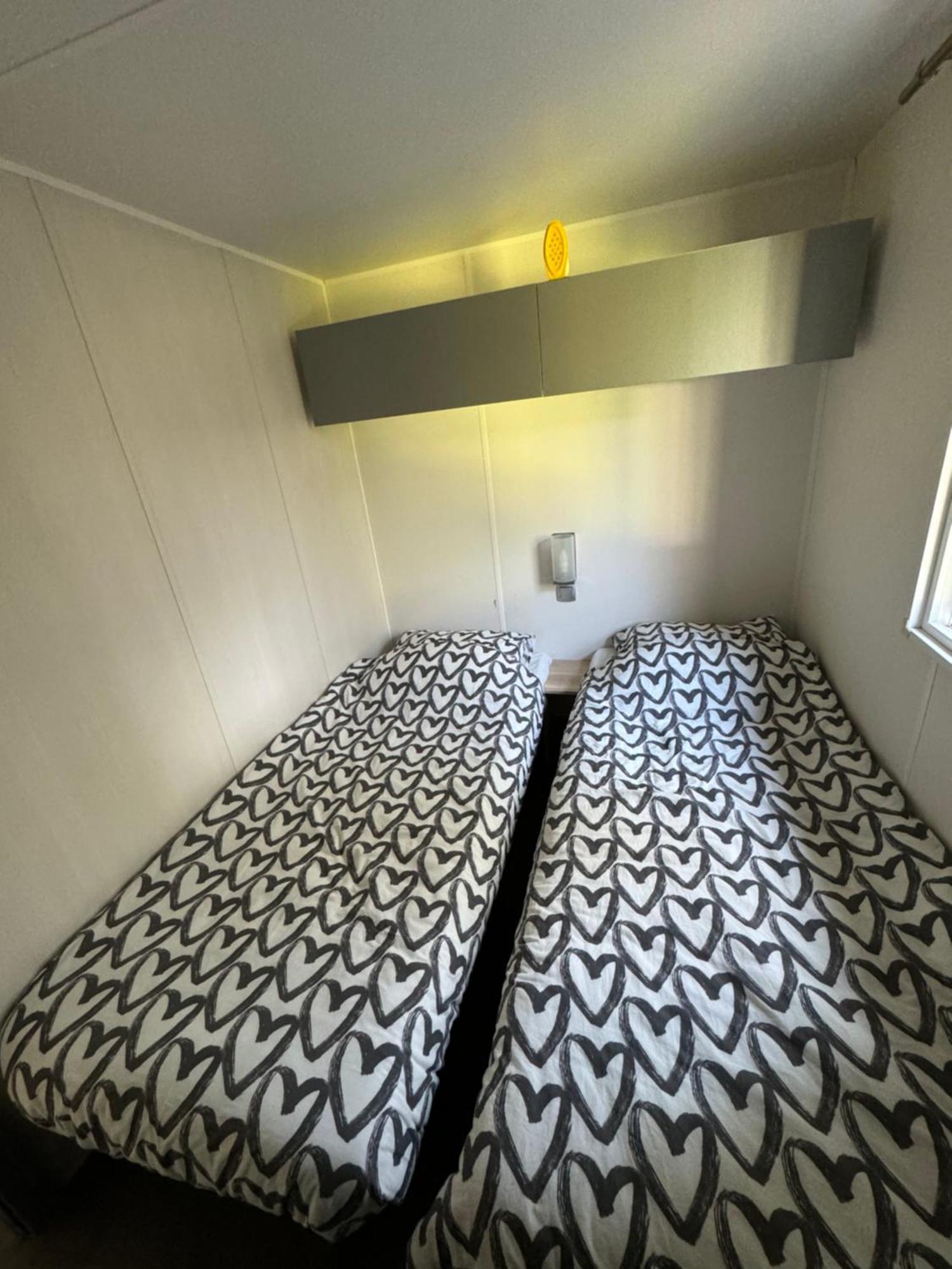 Ruime 5-Persoons Chalet Aan Het Bergumermeer Suameer ภายนอก รูปภาพ